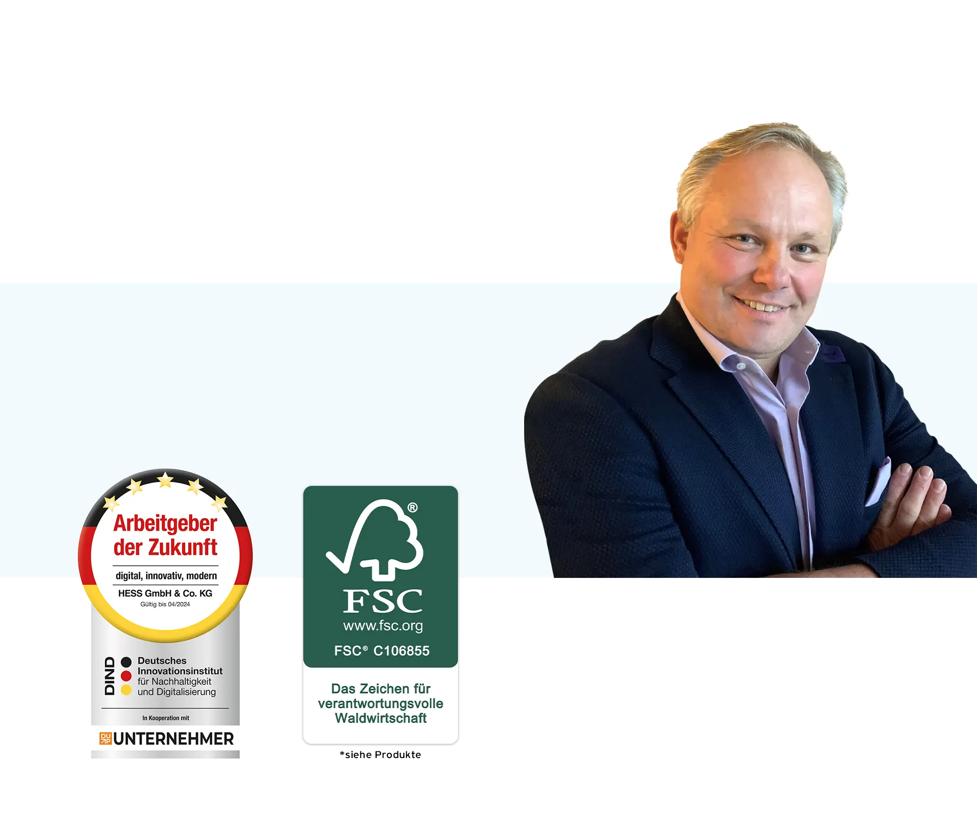 Klaus Hess von HESS Etiketten Portrait von Klaus Hess mit dem Siegel Arbeitgeber der Zukunft und FSC – Das Zeichen für verantwortungsvolle Waldwirtschaft. Hinweis: Siehe Produkte