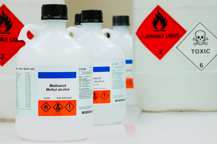 Hess-Etiketten-Produkte-gefahrstoff-etiketten-weisse-flaschen-1000x667px